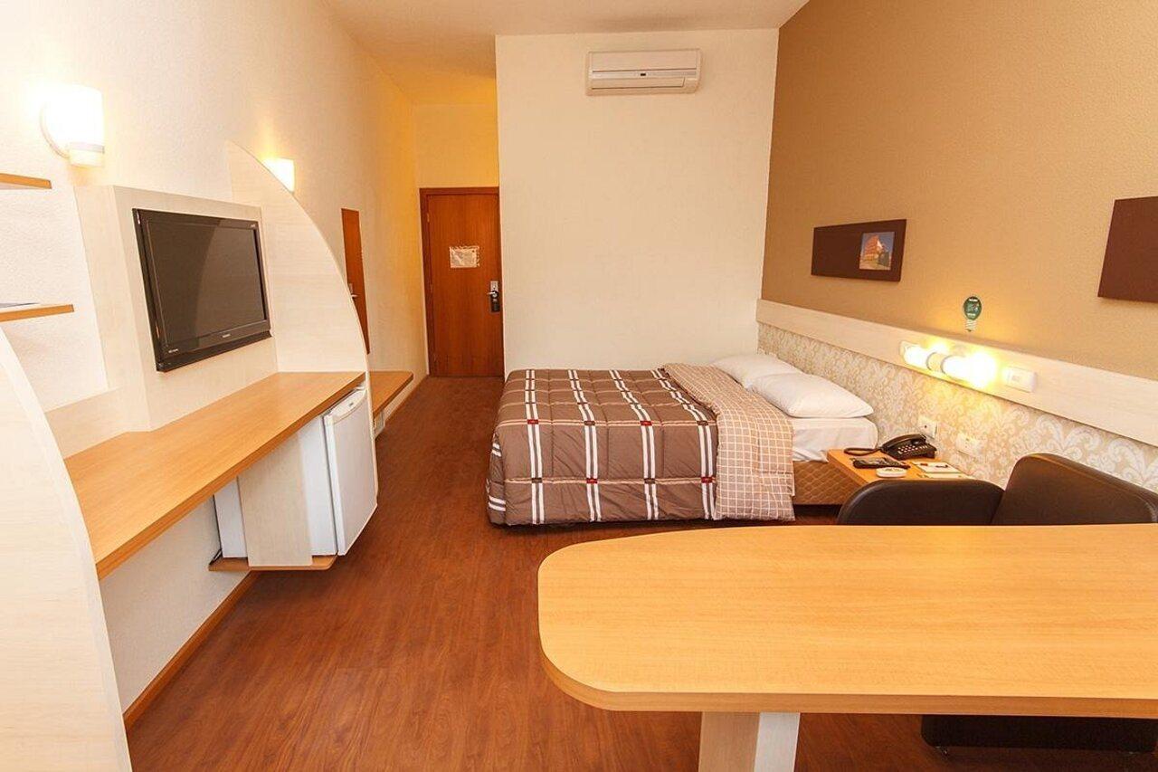 Hotel 10 Джойнвил Екстериор снимка