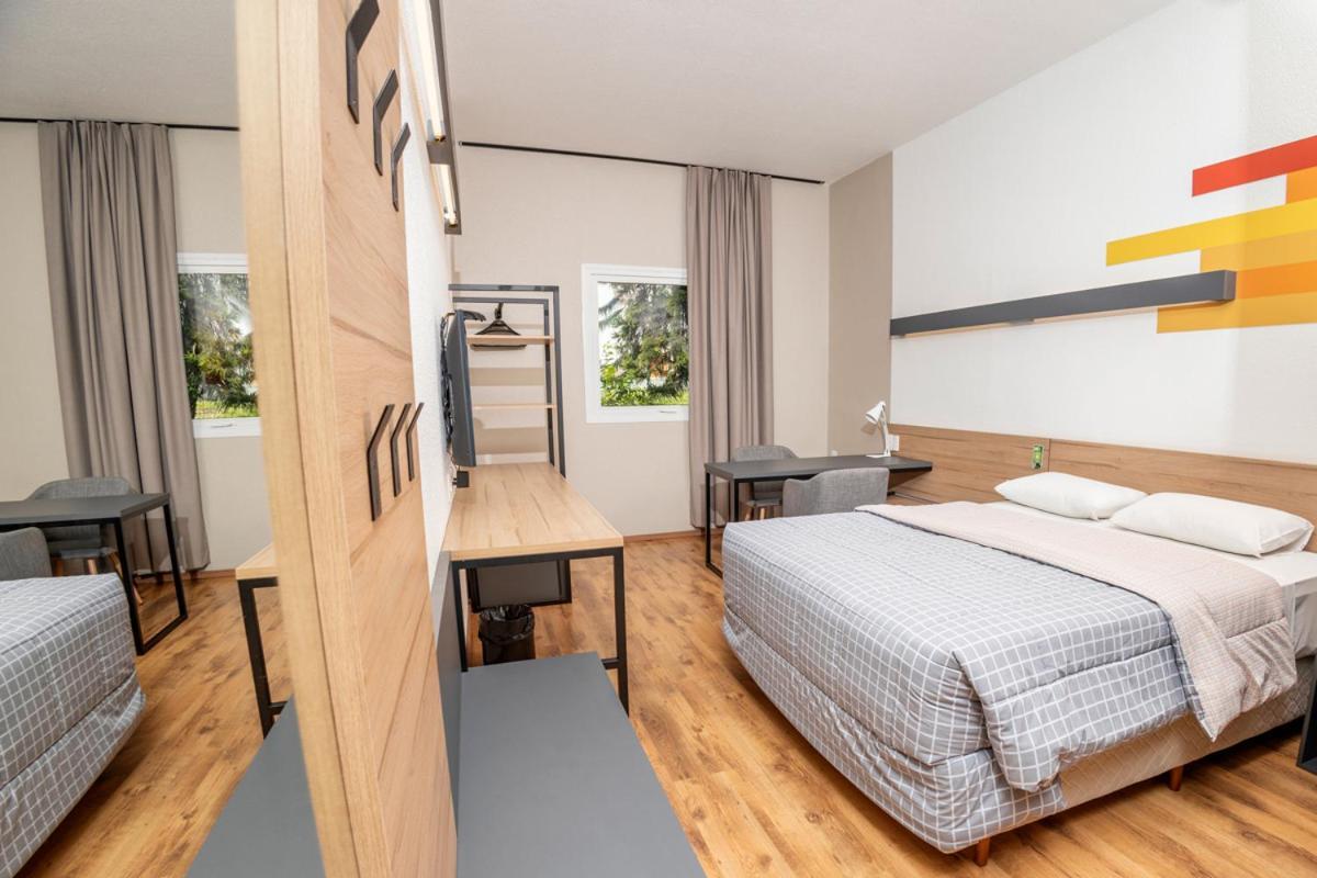 Hotel 10 Джойнвил Екстериор снимка