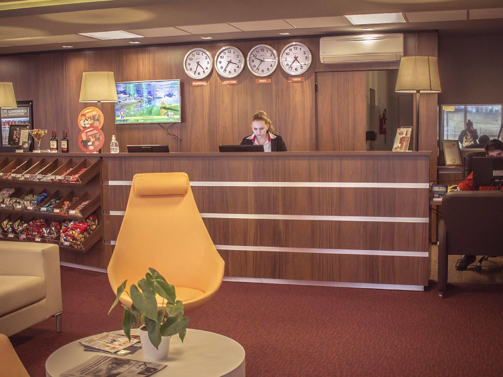 Hotel 10 Джойнвил Екстериор снимка