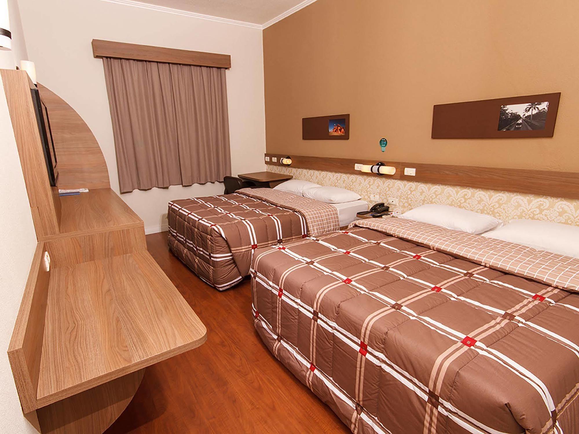 Hotel 10 Джойнвил Екстериор снимка